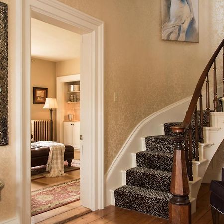 Gothic Eves Inn And Spa Bed And Breakfast Trumansburg Экстерьер фото