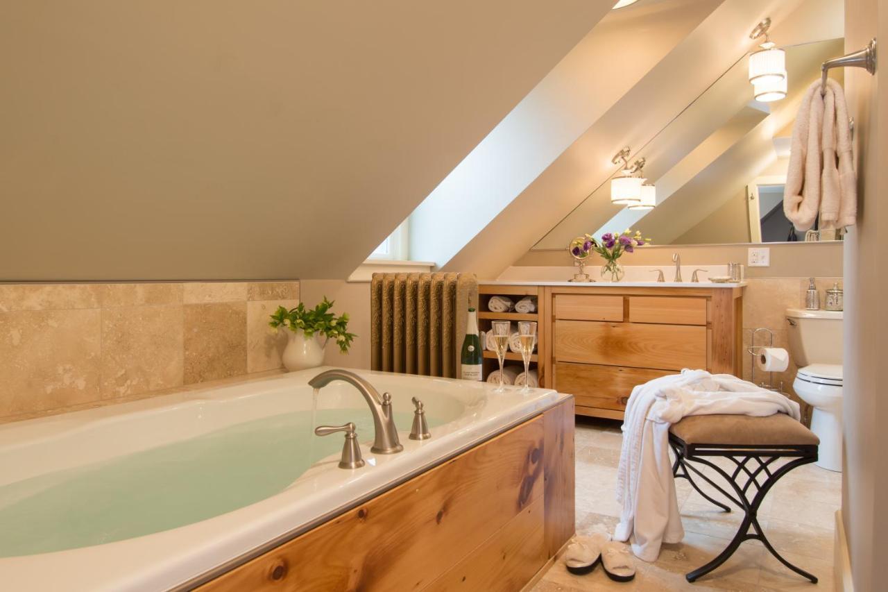 Gothic Eves Inn And Spa Bed And Breakfast Trumansburg Экстерьер фото