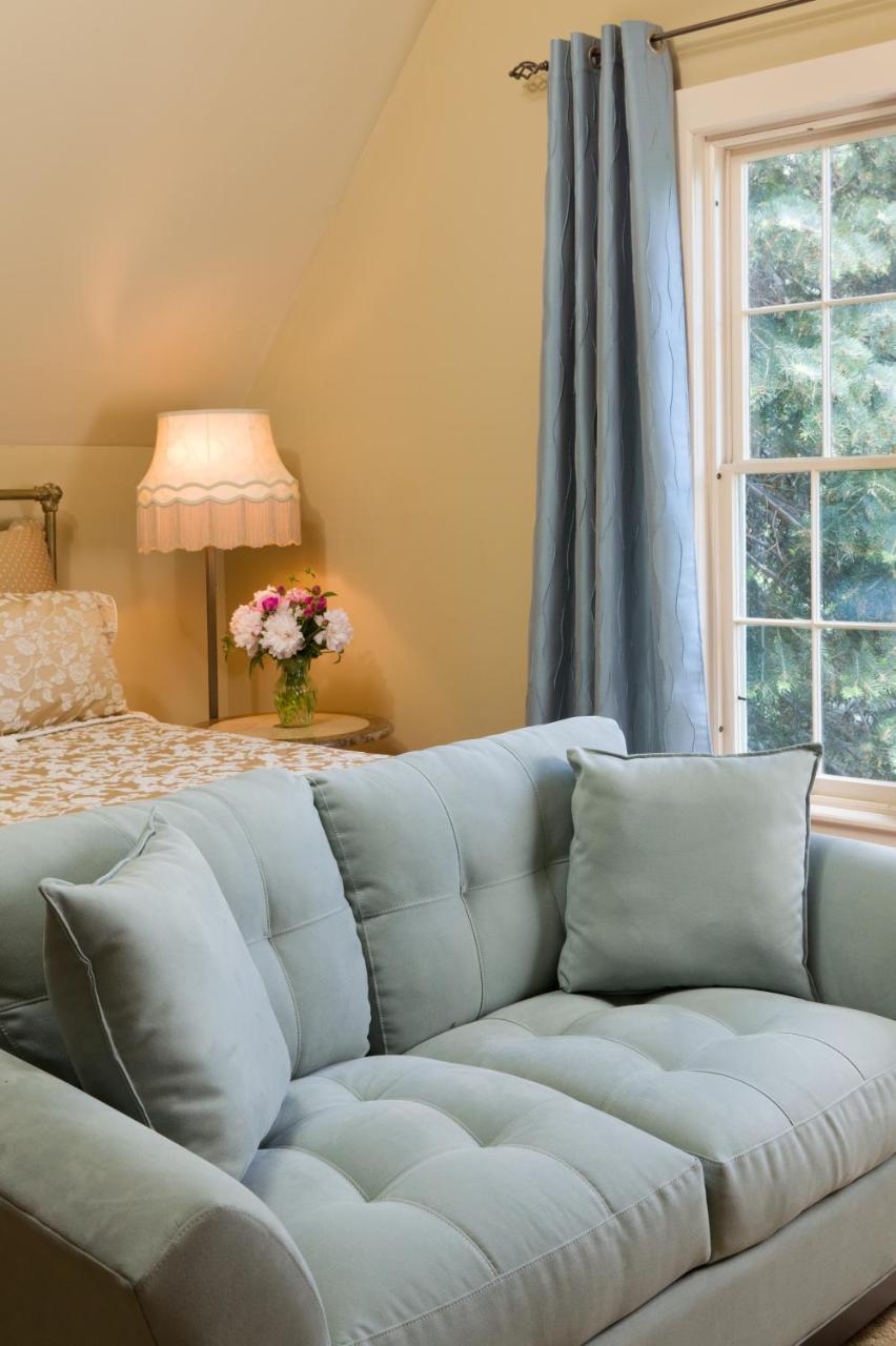 Gothic Eves Inn And Spa Bed And Breakfast Trumansburg Экстерьер фото